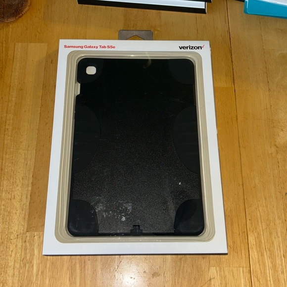 Verizon | Samsung Galaxy Tab S5e - Rugged Case - Picture 3 of 3